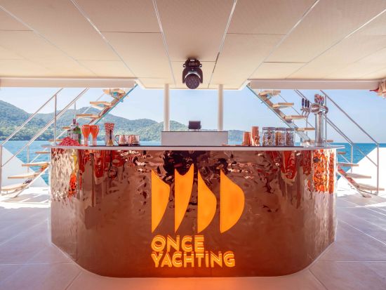 3島巡りクルーズツアー　パーティーボート「シャトー号」でバンブー島＆リン島＆モンキー島巡り！ ＜船上DJパーティー＆ビュッフェ付き／パタヤ市内発着＞