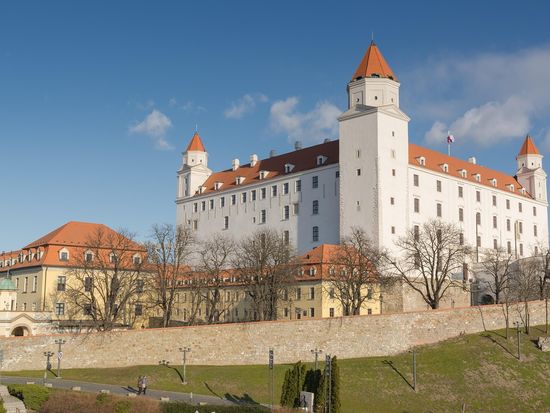 jojooff-bratislava-castle-2674190_1280