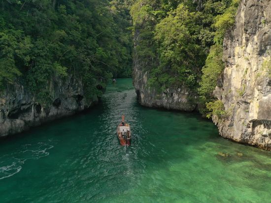 LINE_ALBUM_Hong island trip_240425_13