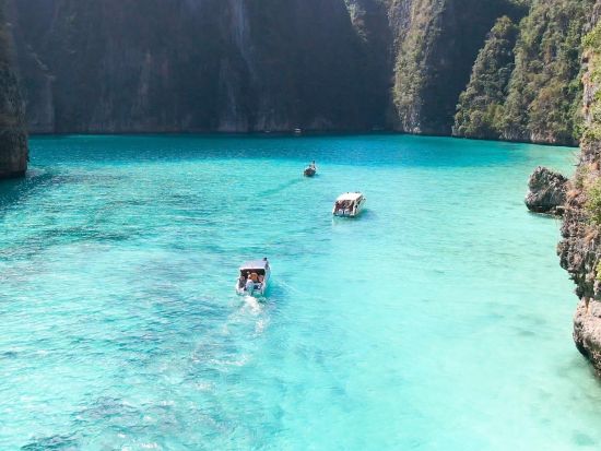 クラビ発ピピ島日帰りアイランドホッピングツアー！マヤベイ＆絶景ラグーンめぐり＜英語ガイド／昼食付き／ホテル送迎付き＞