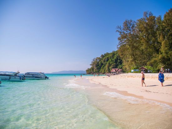 クラビ発ピピ島日帰りアイランドホッピングツアー！マヤベイ＆絶景ラグーンめぐり＜英語ガイド／昼食付き／ホテル送迎付き＞