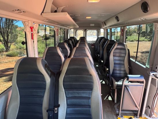 【空港送迎】エアーズロック空港 ⇔ エアーズロックリゾート　チェックインのサポート付き ＜貸切／日本語ガイド＞ ※車1台あたり料金