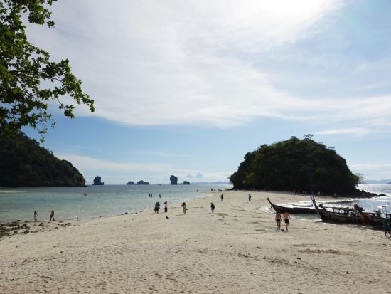 クラビ発7島めぐり&サンセットツアー！ビーチで海遊び＋絶景の夕日＋神秘の発光プランクトンとナイトスイム体験＜英語ガイド／BBQディナー付き／ホテル送迎付き＞