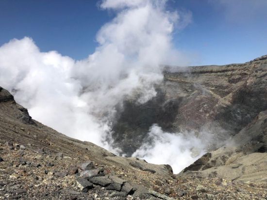 路線バスで行く！阿蘇山上＆阿蘇神社周遊ツアー　あか牛＆白豚ハンバーグ食べ比べランチ付き ＜1日／熊本駅・桜町バスターミナル・熊本空港発＞