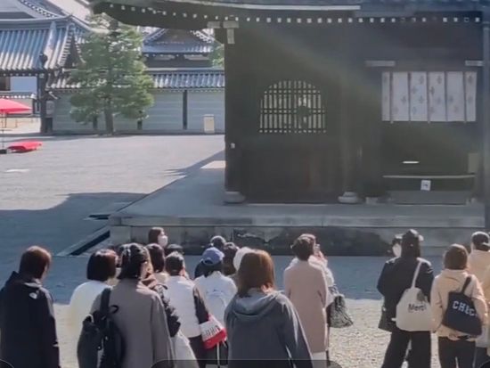 【京都総本山 泉涌寺禅ヨガ】特別参拝とヨガ ――通常立ち入れない空間へ＜僧侶ご案内付き＞（5/23限定）by YOGAクリエイトジャパンの写真4