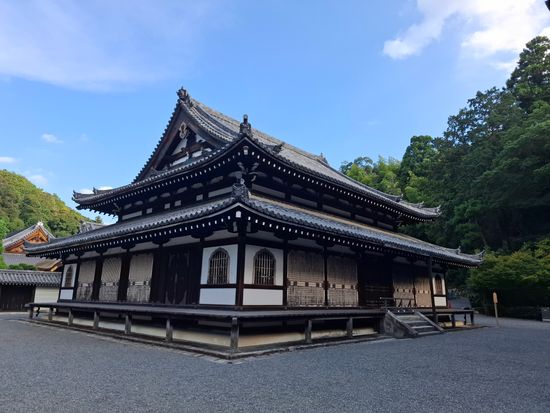 【京都総本山 泉涌寺禅ヨガ】特別参拝とヨガ ――通常立ち入れない空間へ＜僧侶ご案内付き＞（5/23限定）by YOGAクリエイトジャパンの写真5