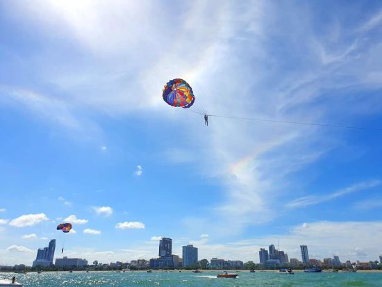 パラセーリング パタヤビーチで空中散歩！観光の合間に絶景パノラマ体験＜9時または15時／英語インストラクター＞