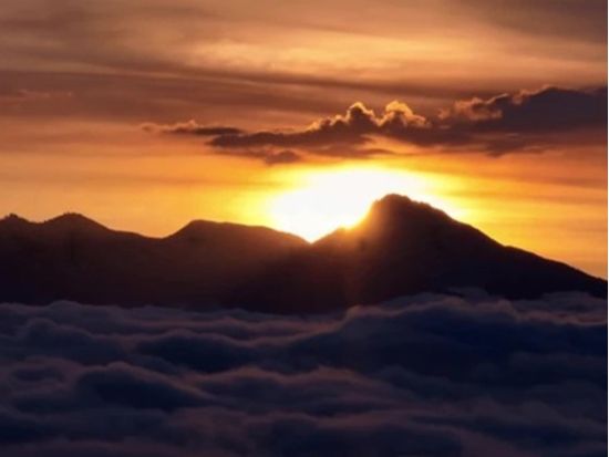 バトゥール山4WDジープサンライズ｜雲海と朝日の絶景。歩かず頂上へ！移りゆく景色と太陽の暖かさを体感＜貸切／日本語ガイド／ホテル送迎／アレンジ可＞