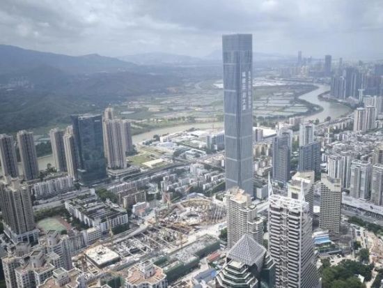 香港から中国本土へ！深圳で近未来とローカルをめぐる日帰りツアー 地王ビル展望台＋博物館＋老街＜香港発／日本語ガイド／昼食付き＞