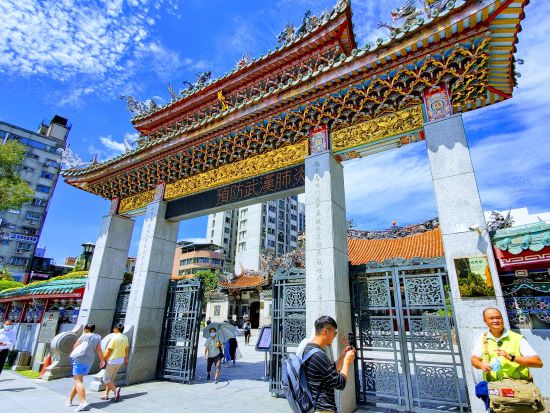 台北市内or近郊チャーター観光　マイクロバスまたは大型バス貸切で自由旅＜3時間～／8～42名／中国語ドライバー／日本語ガイドオプション有り／台北発＞