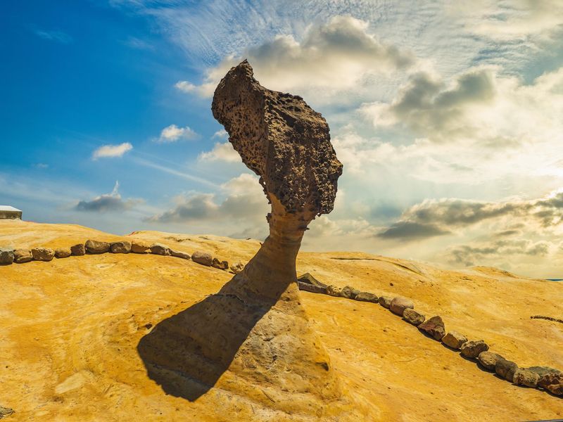 Yehliu Geopark_Queen Head Rock_pixta_66596757_M
