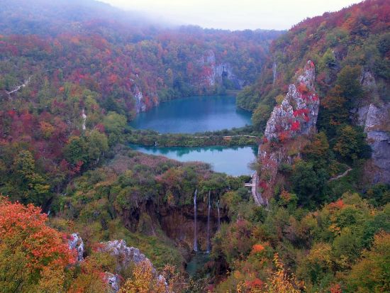 期間限定！！！4-10月【世界遺産】ザグレブ発プリトヴィッツェ湖郡国立公園プライベートツアー (日本語ドライバーガイド）