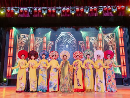 アオザイショー 公演チケット ＜17:00・19:45公演／ダナン＞