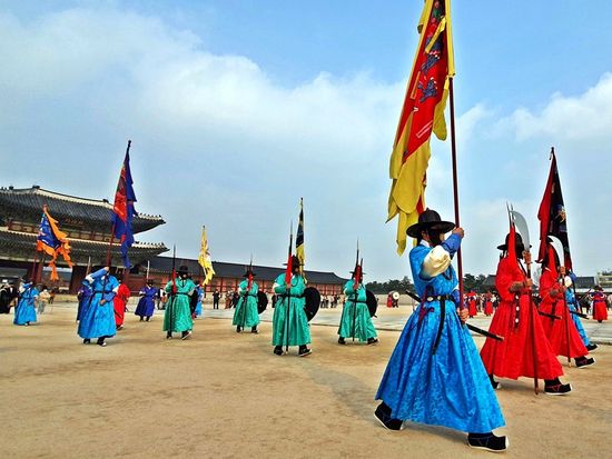 ソウル1日観光ツアー　景福宮（守門将交代式）＆仁寺洞＆益善洞＆国立中央博物館から人気の聖水までホットスポット網羅！ ＜韓定食の昼食付き／日本語ガイド＞の写真3