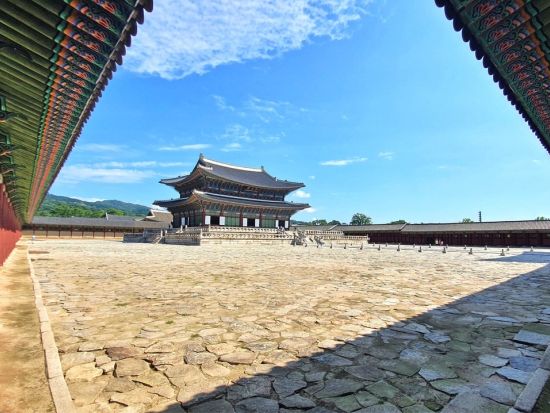 ソウル1日観光ツアー　景福宮（守門将交代式）＆仁寺洞＆益善洞＆国立中央博物館から人気の聖水までホットスポット網羅！ ＜韓定食の昼食付き／日本語ガイド＞