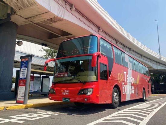 高雄国際空港⇔台南市中心部 直行シャトルバス（台湾好行111路線）深夜便にも便利な空港アクセス