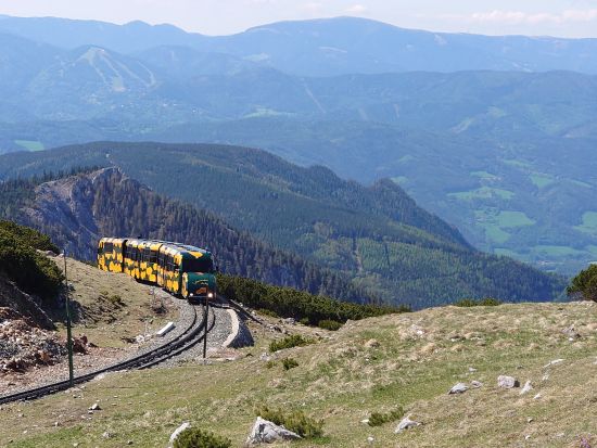 【期間限定!!/鉄道旅】アルプス山岳鉄道でGo！ シュネーベルグ山を気楽にハイキング