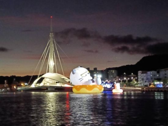 愛河クルーズチケット予約♡愛之船ソーラーボートで絶景水上観光＜夜景ナイトクルーズも利用可／高雄発＞