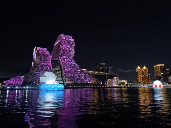 愛河クルーズチケット予約♡愛之船ソーラーボートで絶景水上観光＜夜景ナイトクルーズも利用可／高雄発＞