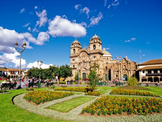 Latin America_Peru_Cusco_Plaza de Armas_pixta_1971294_M