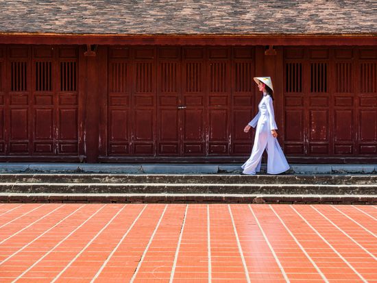 Vietnam_Hue_Woman_shutterstock_481108789