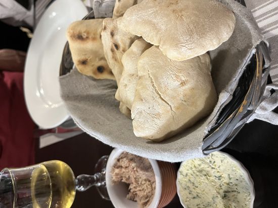 ロワール1日観光  ～ 郷土料理の昼食＆ロワールワインのテイスティング付き＜貸切／日本語／専用車／パリ発＞ by H.I.S.