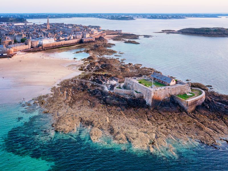 France_Saint-Malo_pixta_85699759_L