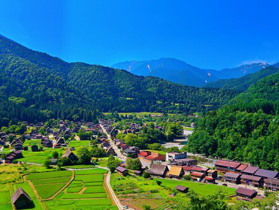 英語・中国語・日本語バスツアー歴史と伝統を旅する 郡上八幡 飛騨高山 白川郷 3古都巡り＜名古屋発／1名様から出発／毎日催行＞