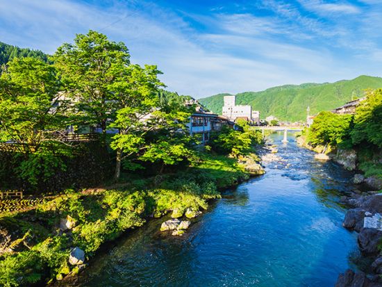 英語・中国語・日本語バスツアー歴史と伝統を旅する 郡上八幡 飛騨高山 白川郷 3古都巡り＜名古屋発／1名様から出発／毎日催行＞