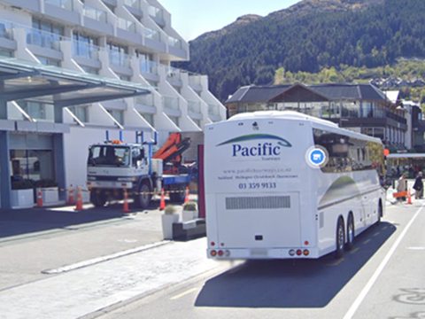 Crowne_Plaza_Hotel_Queenstown_ホテル正面