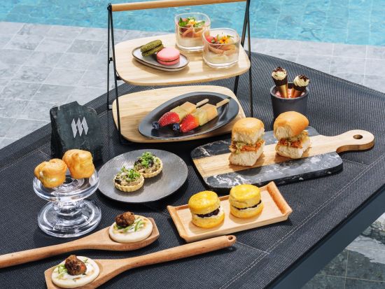ジラ ストリート ビストロ&バー「ZILA STREET BISTRO & BAR」フローティングアフタヌーンティー食事券＆事前予約サービス＜パタヤ＞