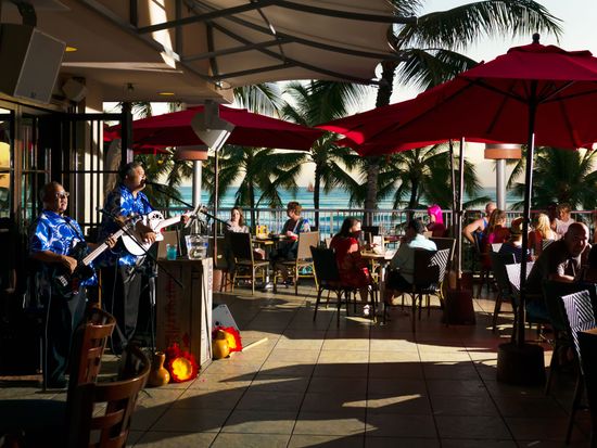 Tiki's Grill & Bar - Waikiki3