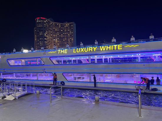 【プレミアム】ラグジュアリー・ホワイト (Luxury White)ディナークルーズ　ビール・ワイン飲み放題 ＜アジアティーク発着＞