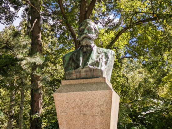 札幌発ウォーキングツアー 北海道大学キャンパス散策と歴史探訪＜3時間／札幌駅発＞