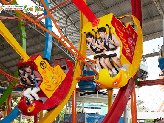 ホーチミンメトロで行く！スイティエン公園満喫ツアー　ウォーターパーク＆ワニ釣り体験付き＜日本語ガイド／オペラハウス駅集合＞の写真2