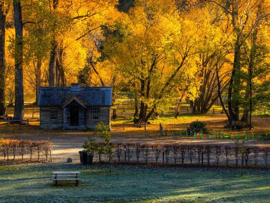 Arrowtown in Autumn - Appellation Wine Tours