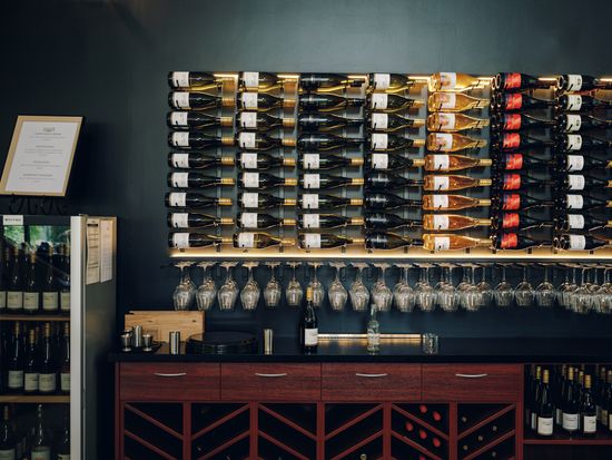Walls-filled-with-wine