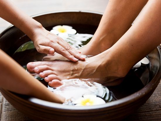 photodune-21638629-closeup-of-a-foot-spa-xxl