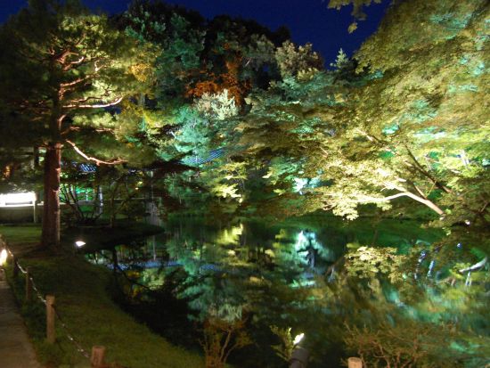 ライトアップバスツアー 清水寺千日詣と高台寺の夜間拝観（2026/8/14～15限定）＜京都駅発＞by おこしバス（京都定期観光バス）