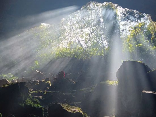 チューブルク火山洞窟