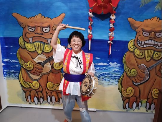 沖縄伝統芸能・エイサー体験！手作りクラフト締め太鼓のプレゼント付き＜1時間／1ドリンク付き／那覇＞