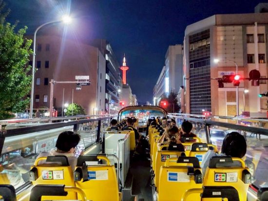 オープントップバス 夏の京都を夕涼みドライブ（2026/7/1～9/23限定）＜京都駅発＞by おこしバス（京都定期観光バス）