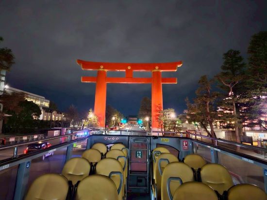 オープントップバス 夏の京都を夕涼みドライブ（2026/7/1～9/23限定）＜京都駅発＞by おこしバス（京都定期観光バス）