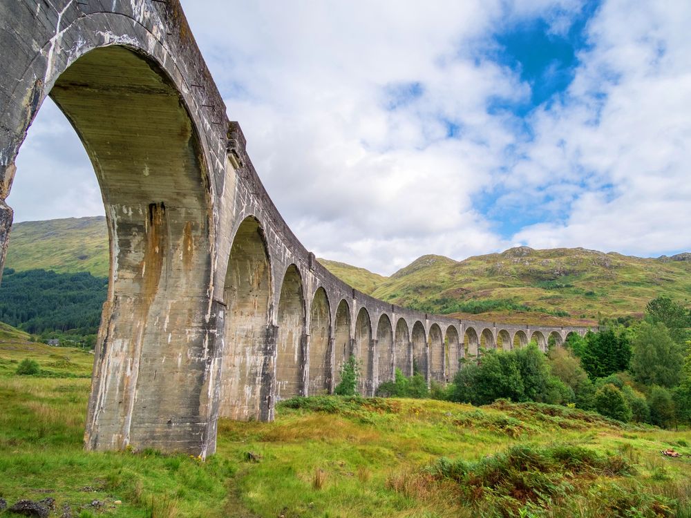 UK_Scotland_Glenfinnan Viaduct_pixta_36235747_M