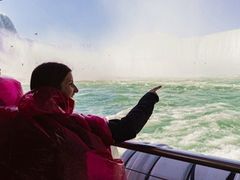 ナイアガラの滝ガイドツアー＆ボートクルーズ　早朝の滝の裏側アクセス付きの写真