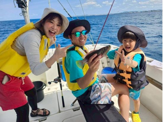 初心者歓迎！船長が丁寧にサポート♪沖縄・宜野湾発 ボートフィッシング体験ツアー（3歳〜参加OK）