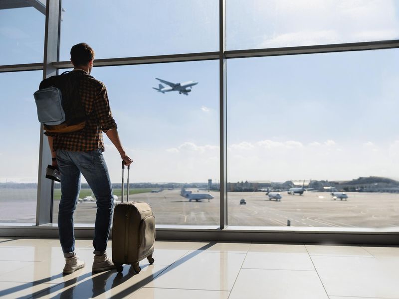 Airport_AdobeStock_125524094