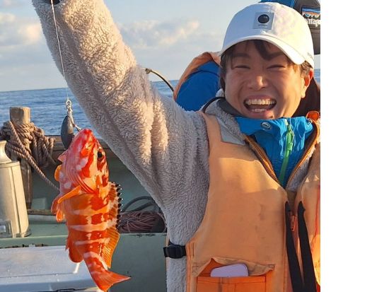 手ぶらでちょっと変わった船釣り体験！期間限定・時間延長オモック半日コース ロックフィッシュを狙おう！15歳から参加可能＜笠利町＞ by サラサ