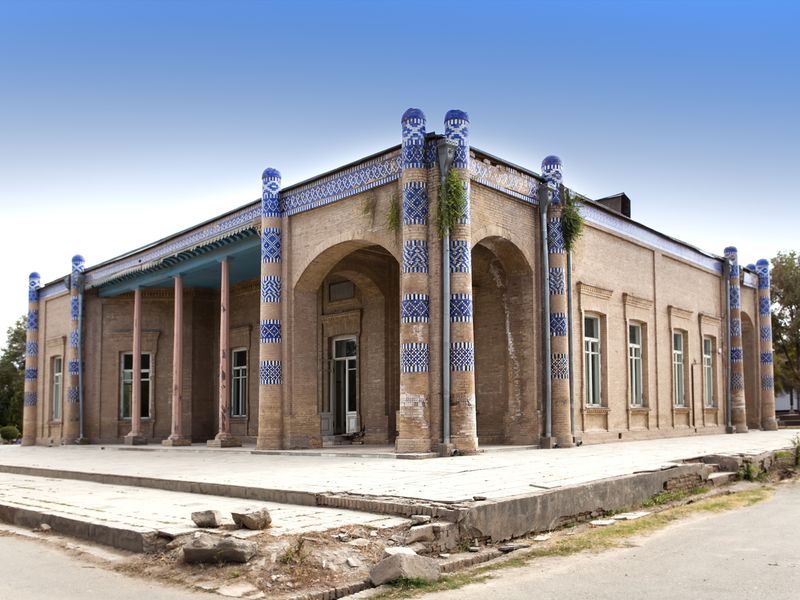 Uzbekistan_Khiva_Palace_of_Nurullabay_shutterstock_368393432