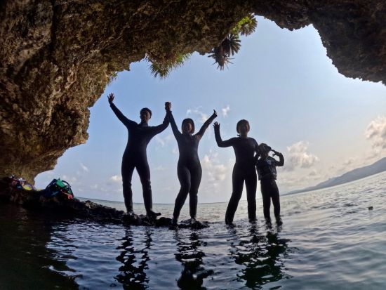 青の洞窟＆ウミガメシュノーケル  透明度抜群の海を満喫＜2歳〜OK／GoPro写真＆送迎無料／1.5時間／石垣島＞